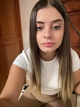 Snapshot of Miss_valeriaa chatting on December 8, 3:45 pm Miss valeriaa online show from December 8, 3:45 pm