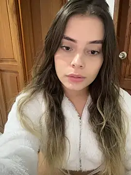 Snapshot of Miss_valeriaa chatting on December 11, 12:23 am Miss valeriaa online show from December 11, 12:23 am