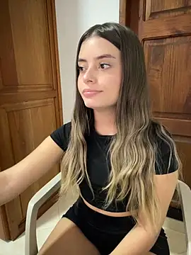 Snapshot of Miss_valeriaa chatting on December 13, 9:52 pm Miss valeriaa online show from December 13, 9:52 pm