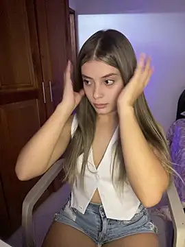 Snapshot of Miss_valeriaa chatting on March 6, 3:45 pm Miss valeriaa online show from March 6, 3:45 pm