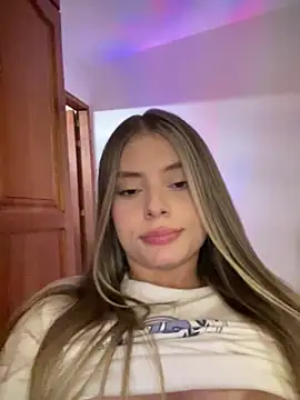 Snapshot of Miss_valeriaa chatting on March 13, 4:45 pm Miss valeriaa online show from March 13, 4:45 pm