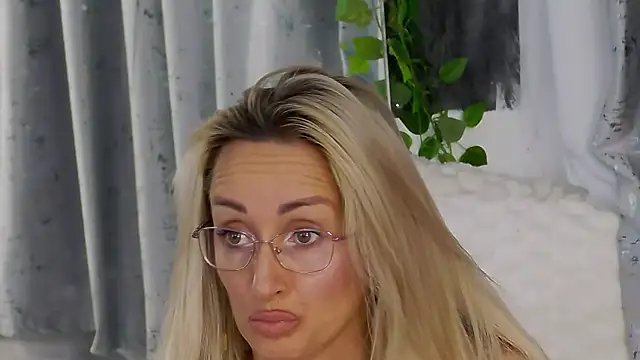 IsabelleEthan online show from November 23, 1:16 am