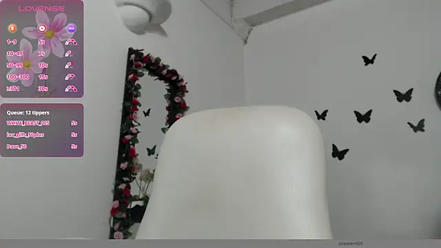 Snapshot of stepmother_105 chatting on February 14, 9:53 pm stepmother 105 online show from February 14, 9:53 pm