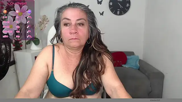 Snapshot of stepmother_105 chatting on March 11, 3:02 pm stepmother 105 online show from March 11, 3:02 pm