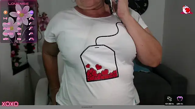 Snapshot of stepmother_105 chatting on March 22, 8:26 pm stepmother 105 online show from March 22, 8:26 pm