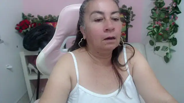 Snapshot of stepmother_105 chatting on September 15, 3:56 pm stepmother 105 online show from September 15, 3:56 pm