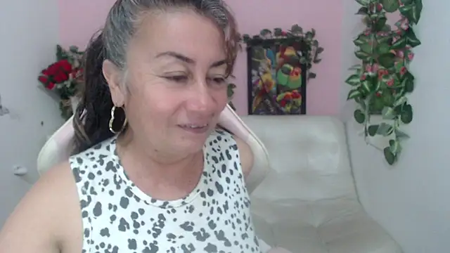 Snapshot of stepmother_105 chatting on September 26, 4:55 pm stepmother 105 online show from September 26, 4:55 pm