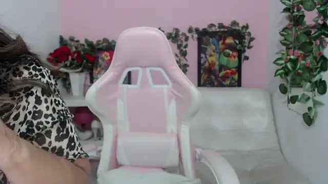 Snapshot of stepmother_105 chatting on September 27, 7:52 pm stepmother 105 online show from September 27, 7:52 pm