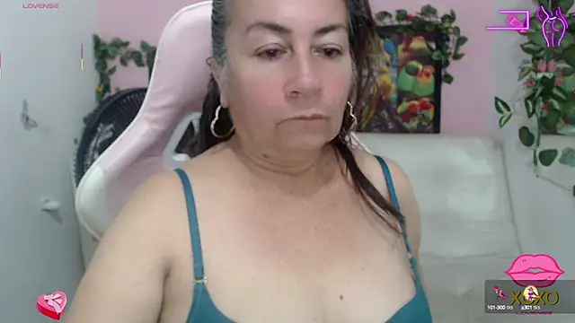 Snapshot of stepmother_105 chatting on October 18, 2:40 pm stepmother 105 online show from October 18, 2:40 pm