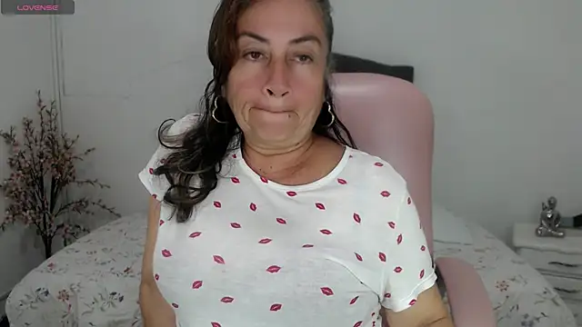 Snapshot of stepmother_105 chatting on November 8, 2:39 pm stepmother 105 online show from November 8, 2:39 pm