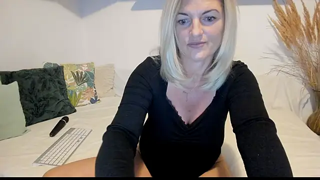 Jadore able online show from September 27, 1:43 am