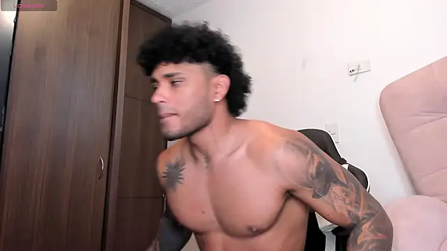 Snapshot of Alessandro_Vanni chatting on December 3, 3:22 pm Alessandro Vanni online show from December 3, 3:22 pm