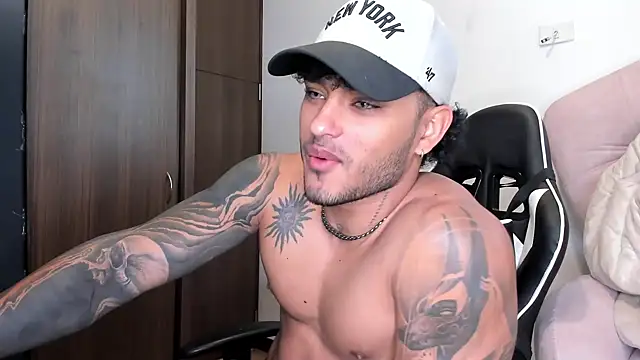 Snapshot of Alessandro_Vanni chatting on December 7, 1:07 pm Alessandro Vanni online show from December 7, 1:07 pm