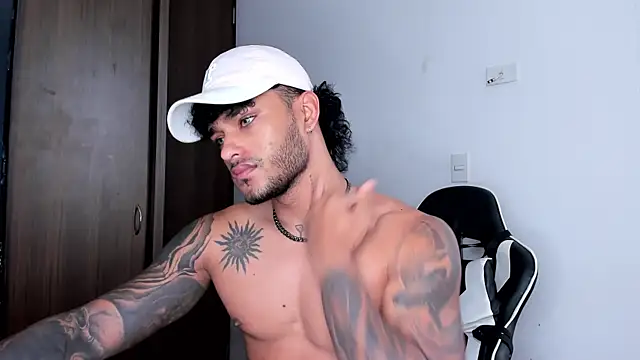 Snapshot of Alessandro_Vanni chatting on December 11, 12:12 pm Alessandro Vanni online show from December 11, 12:12 pm