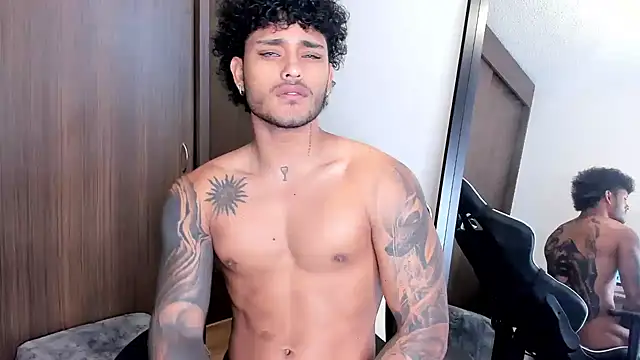 Snapshot of Alessandro_Vanni chatting on December 20, 6:02 pm Alessandro Vanni online show from December 20, 6:02 pm