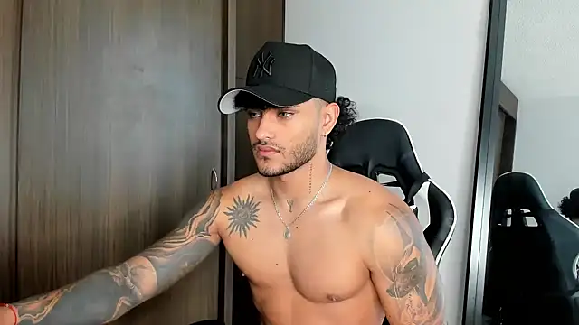 Snapshot of Alessandro_Vanni chatting on December 28, 3:59 pm Alessandro Vanni online show from December 28, 3:59 pm