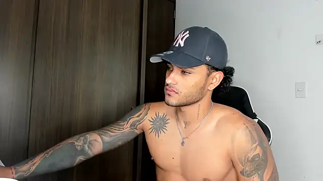 Snapshot of Alessandro_Vanni chatting on January 17, 1:13 pm Alessandro Vanni online show from January 17, 1:13 pm