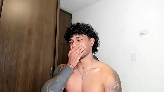 Snapshot of Alessandro_Vanni chatting on January 22, 11:32 pm Alessandro Vanni online show from January 22, 11:32 pm