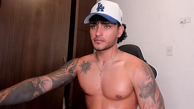 Snapshot of Alessandro_Vanni chatting on January 24, 3:24 pm Alessandro Vanni online show from January 24, 3:24 pm