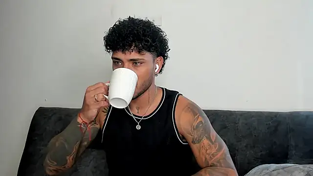 Snapshot of Alessandro_Vanni chatting on February 9, 1:14 pm Alessandro Vanni online show from February 9, 1:14 pm