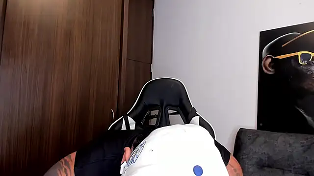 Snapshot of Alessandro_Vanni chatting on March 7, 2:15 am Alessandro Vanni online show from March 7, 2:15 am