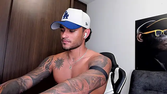 Snapshot of Alessandro_Vanni chatting on March 12, 6:07 am Alessandro Vanni online show from March 12, 6:07 am