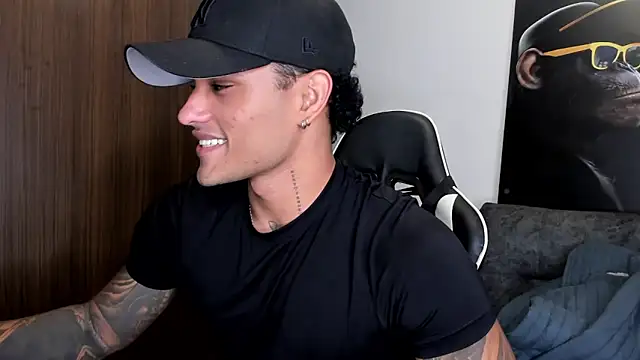 Snapshot of Alessandro_Vanni chatting on March 19, 7:40 am Alessandro Vanni online show from March 19, 7:40 am