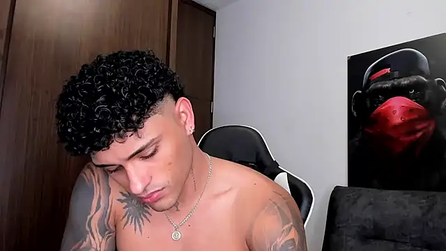 Snapshot of Alessandro_Vanni chatting on March 20, 5:24 am Alessandro Vanni online show from March 20, 5:24 am