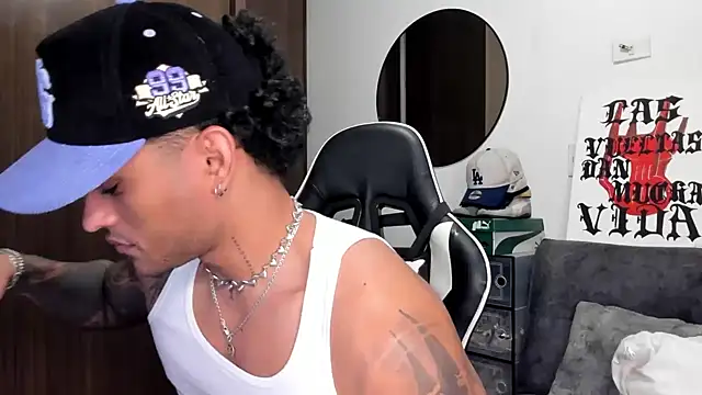 Snapshot of Alessandro_Vanni chatting on September 10, 2:22 am Alessandro Vanni online show from September 10, 2:22 am