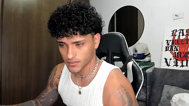 Snapshot of Alessandro_Vanni chatting on September 11, 1:28 am Alessandro Vanni online show from September 11, 1:28 am