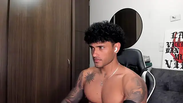 Snapshot of Alessandro_Vanni chatting on September 22, 1:29 am Alessandro Vanni online show from September 22, 1:29 am