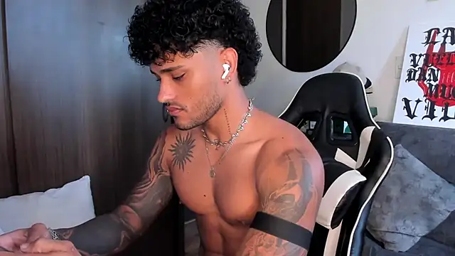 Snapshot of Alessandro_Vanni chatting on September 28, 12:43 pm Alessandro Vanni online show from September 28, 12:43 pm