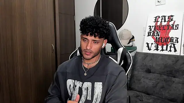 Snapshot of Alessandro_Vanni chatting on September 29, 2:06 am Alessandro Vanni online show from September 29, 2:06 am