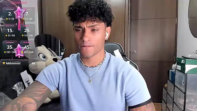 Snapshot of Alessandro_Vanni chatting on October 27, 1:20 am Alessandro Vanni online show from October 27, 1:20 am