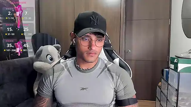 Snapshot of Alessandro_Vanni chatting on October 28, 2:15 am Alessandro Vanni online show from October 28, 2:15 am