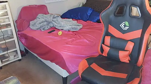 Snapshot of sugahfreeee chatting on December 16, 5:34 am sugahfreeee online show from December 16, 5:34 am