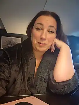 Canadian BBW online show from January 12, 6:59 pm