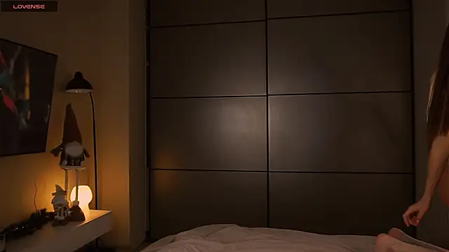 Snapshot of _Miss_Johansson_ chatting on December 19, 8:34 am Miss Johansson online show from December 19, 8:34 am