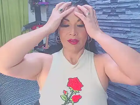 Snapshot of Cruela_deviil chatting on December 28, 5:46 pm Cruela deviil online show from December 28, 5:46 pm