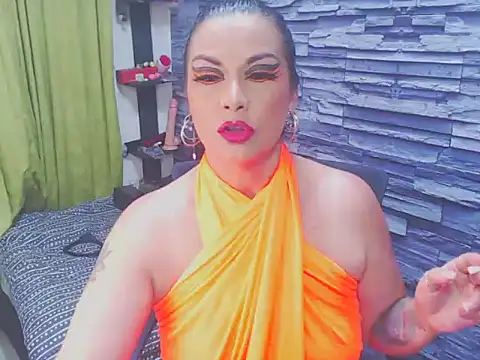 Snapshot of Cruela_deviil chatting on January 24, 11:34 pm Cruela deviil online show from January 24, 11:34 pm