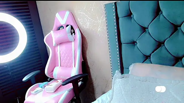 Snapshot of Imannejulienne chatting on January 8, 11:41 pm Imannejulienne online show from January 8, 11:41 pm