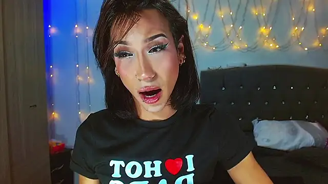 Kenisha Sweet online show from February 4, 5:10 am