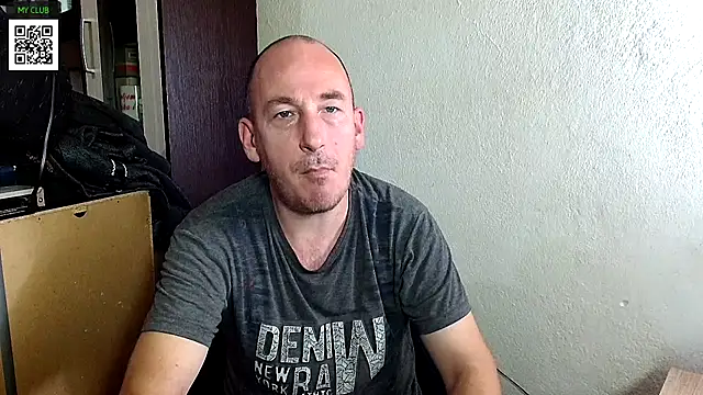 Johan   Barker online show from December 9, 7:39 pm