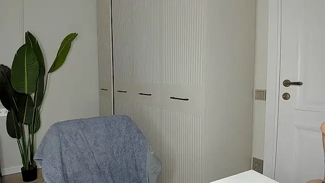 Snapshot of xx_leila chatting on October 8, 10:57 am xx leila online show from October 8, 10:57 am