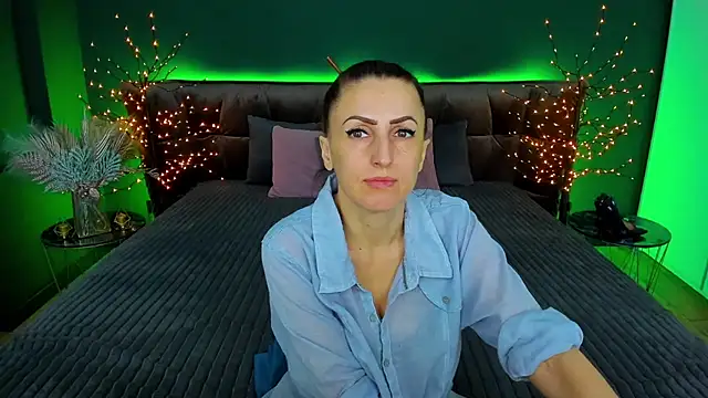 Rebecca Diamond online show from January 30, 6:13 am