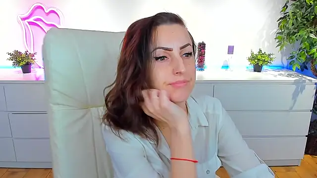 Rebecca Diamond online show from February 3, 6:34 am