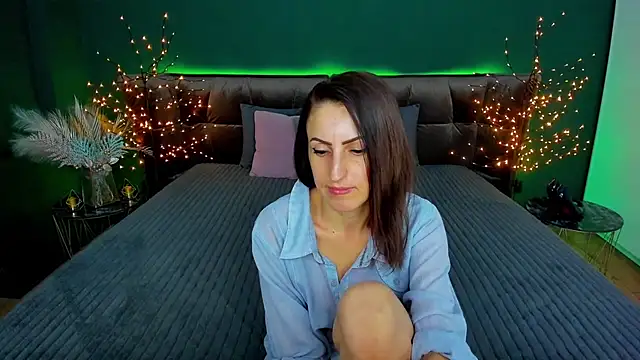 Rebecca Diamond online show from February 4, 3:26 pm