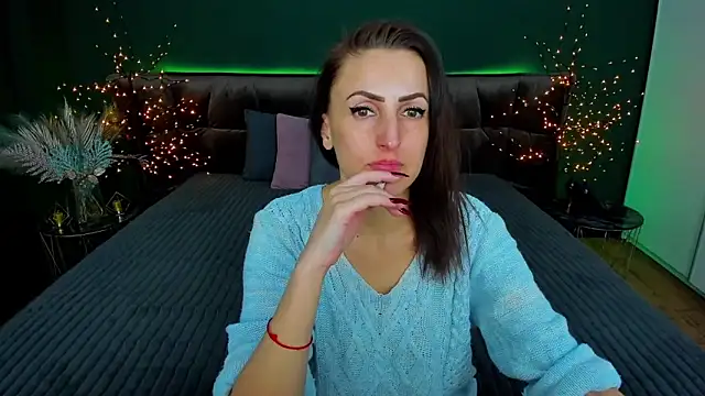 Rebecca Diamond online show from February 11, 9:42 am