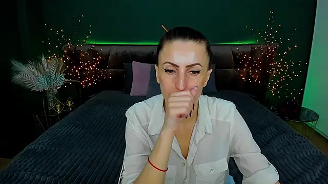 Rebecca Diamond online show from February 17, 9:35 am