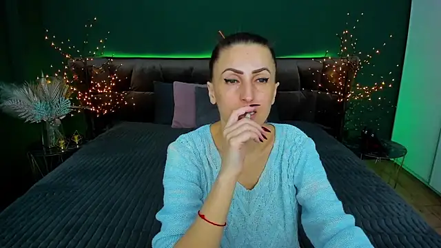 Rebecca Diamond online show from February 19, 6:44 am